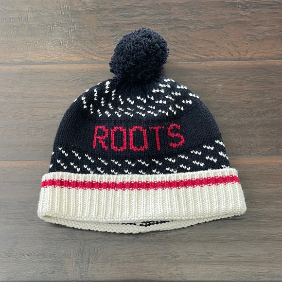 Roots Accessories - Roots Canada Women's Lambs Wool Knit Black/Red Beanie Pom Hat - One Size